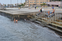 Escalera de acceso al mar