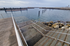 Escalera de acceso al mar