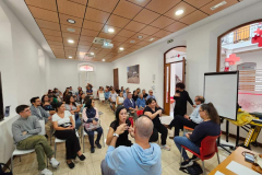 Usuarios de la asociación realizando una actividad 